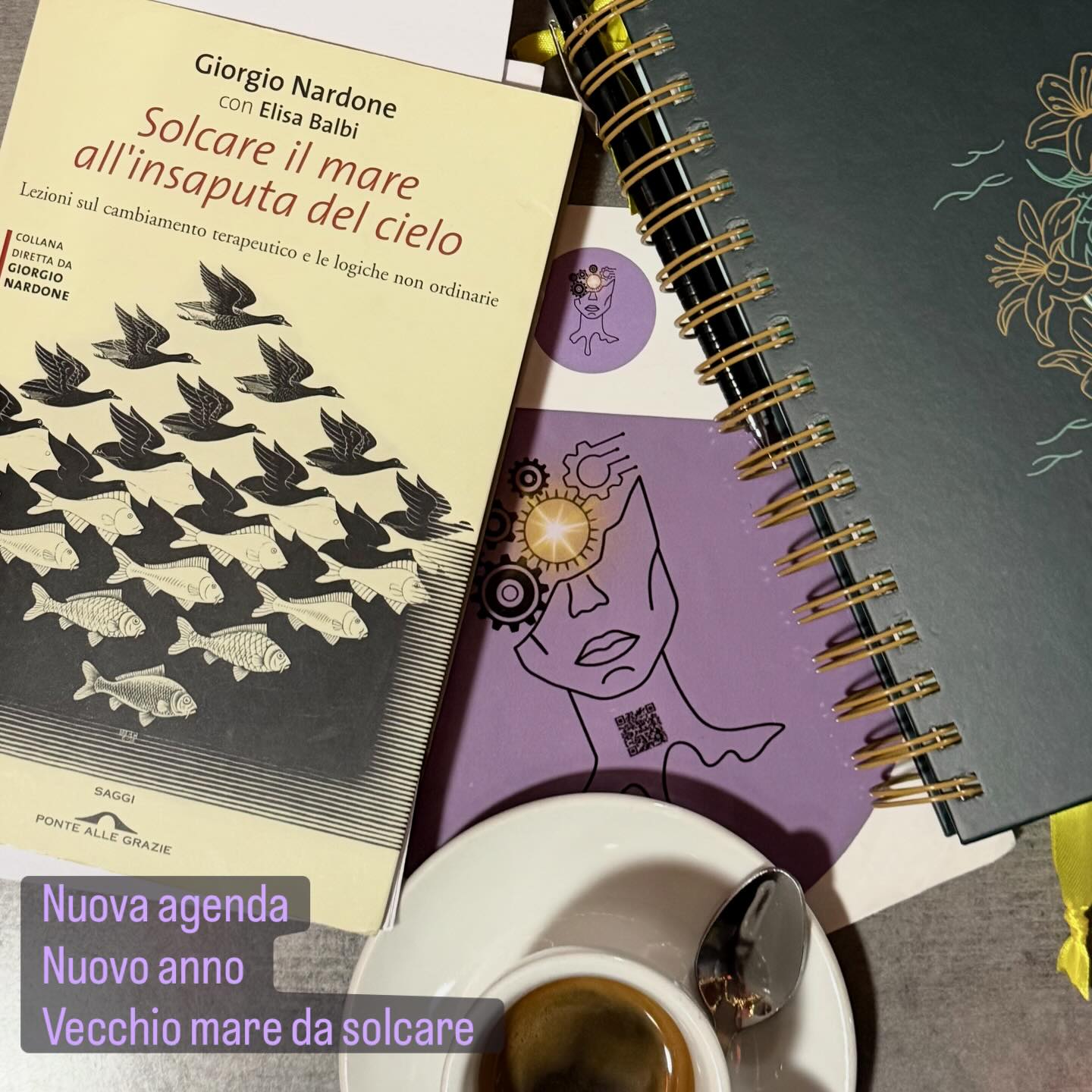 Libri e agenda con il logo Rapidamente del Centro